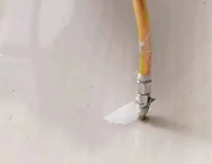 左云瓷砖空鼓维修公司专业解答在瓷砖铺贴过程中，如果使用的砂料过粗（如全部使用了粗砂），可能会导致以下问题